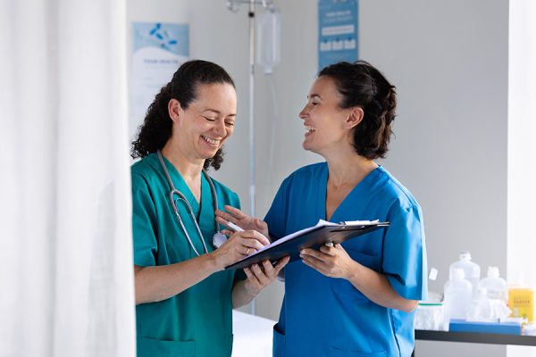 medium-shot-smiley-women-chatting-work